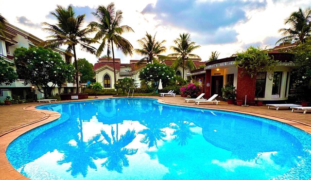 Spacious 2BHK Poolside Condo Nestled in the Foothills - Mins from Beaches. in Goa