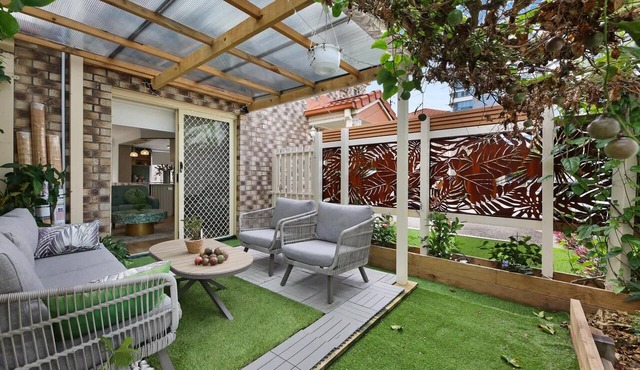 Spacious 3-Bed Townhouse Near Broadwater in Labrador