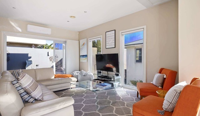 Spacious 3-Bed Townhouse Near Dromana Beach in Dromana