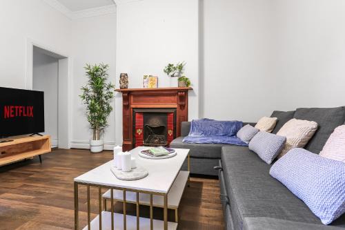 Spacious 4 Bedroom House Darling Harbour-10 Guests in Sydney