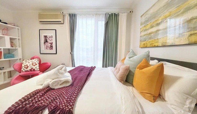 Spacious and Elegant house with study room in Doncaster in Doncaster
