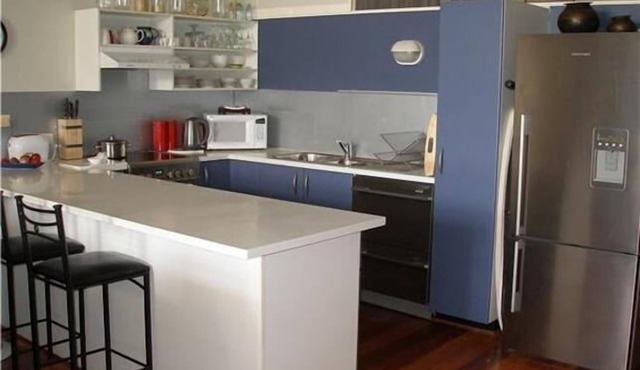 Spacious Apartment, High Ceilings, Secure Parking in Camperdown