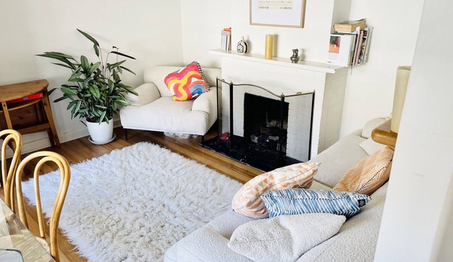 Spacious & light-filled, Elm St makes for a homely holiday in Hawthorn