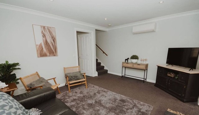 Spacious refurbished apartment close to beach in Warrnambool