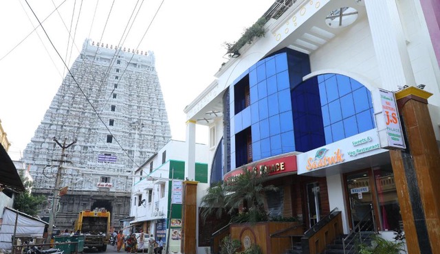 Sri Sarvesha JS Palace temple view