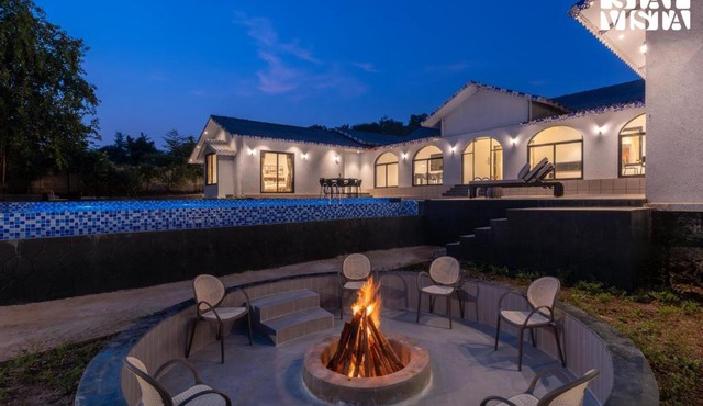 StayVista at Ridge & Root with Bonfire, Jacuzzi in Karjat