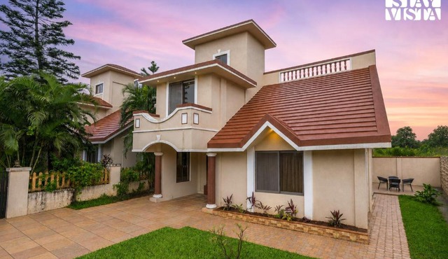 StayVista at Sarus with Pool, Mountain View in Lonavala