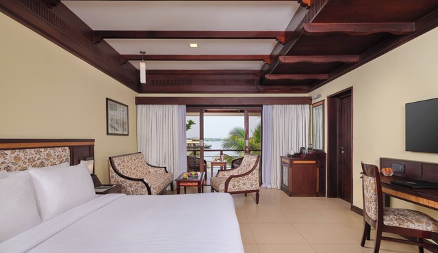 Sterling Lake Palace Alleppey