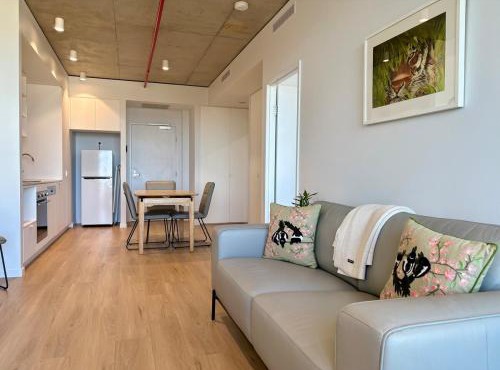 Stunning Apt central to Canberra & surrounds in Phillip