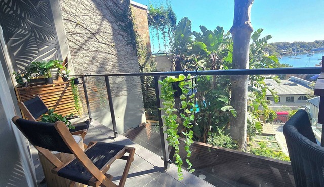 Stylish 1-Bed escape with views across Berrys Bay