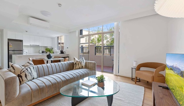 Stylish 2-Bed Apartment with Pool in Camperdown in Camperdown