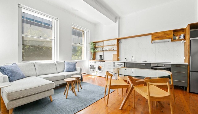 Stylish Inner City 2-Bed Unit by Fig Lane Park in Ultimo