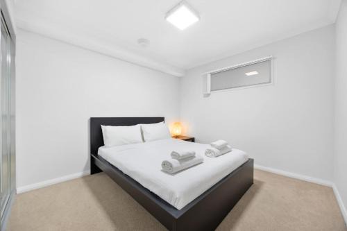 Sun Sand & Style Cozy 2BR Coastal Retreat in Rockingham in Rockingham