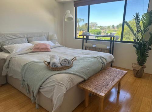 Sunlit Minimal Master Room With Bathroom Bayswater Central City & Airport SHARED HOUSE in Perth