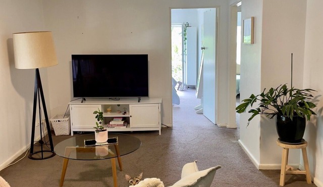 Sunny 2 Bedroom Retreat, Feel at Home in Sydney's East