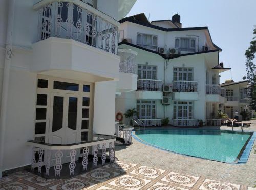 Sunset Beach Resort in Candolim
