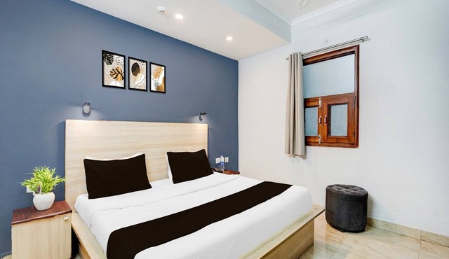 Super Collection O Sector 20 Noida