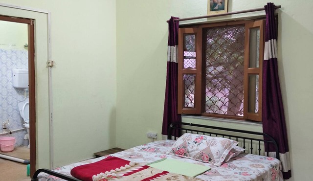 Superb 1-bedroom studio in vibrant Vrindavan for your stay near Iskcon Vrindavan in Vrindavan