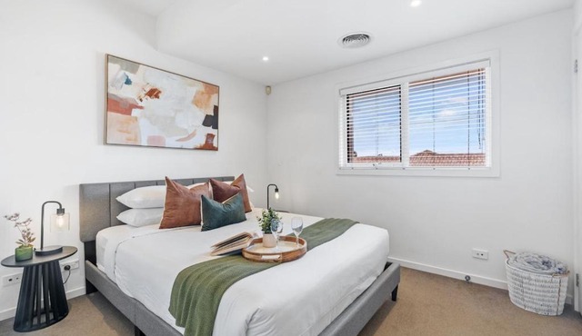 Supersized 2 bed in Central Bentleigh in Melbourne