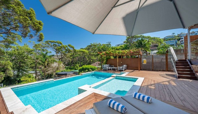 "Surfscape" – Pool, Views & Pets in Copacabana