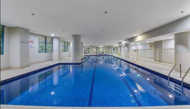 Sydney City Extra Large Security Furnished Master bedroom +a Sunroom Apartment