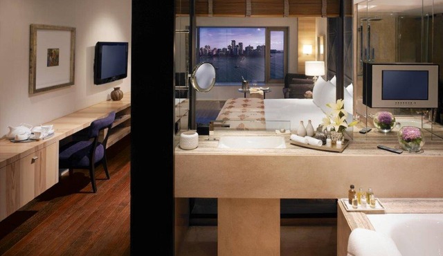 Taj Lands End