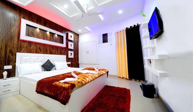 Taj Square A luxurious family homestay