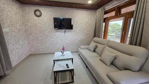 The Alpine Lakeview suite 2