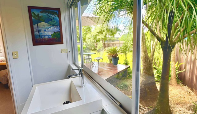 The Buddha Studio, modern & private, moments from Cairns cultural hub & airport. in Whitfield