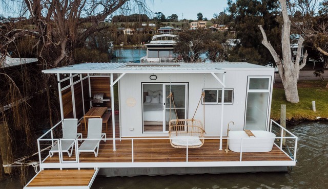 The Floathouse - Floating tiny home on the Murray in White Sands