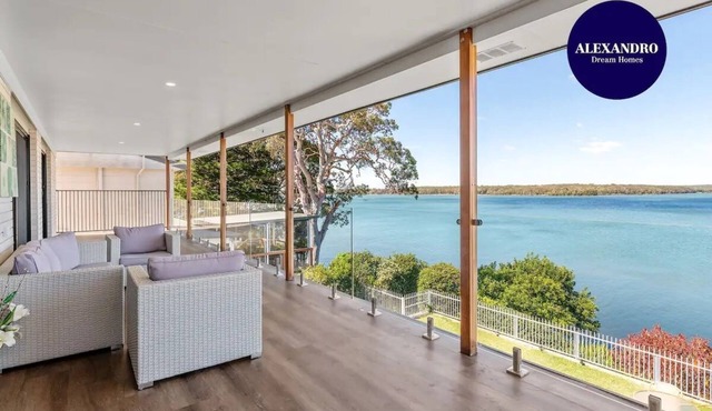 THE LAKEHOUSE Central Coast in Mannering Park