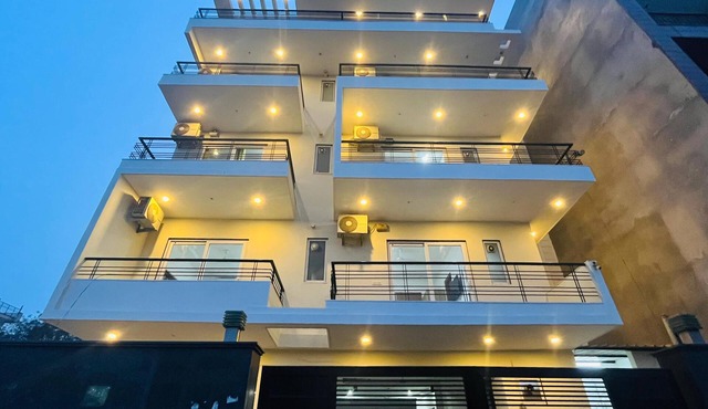 The Lodgers Luxury Studio Apartment In front of Artemis Hospital