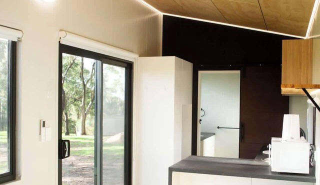 The Lorikeet Tiny Home with Stunning Views in Canoelands