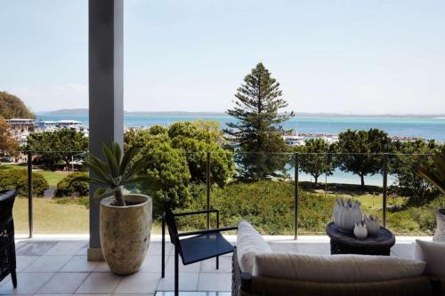 The Waterview, 2 76 Magnus St - complete style, comfort, luxury and spectacular waterviews in Nelson Bay