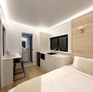 Tiny Luxe Harmony - Relax & Rejuvenate in Casula Station