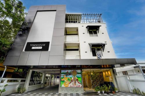 Townhouse Cochin Airport Formerly Skyluxe
