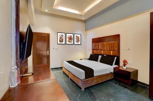 Townhouse OAK ACE MANOR Hotel & Banquet Nearest Vaishali Metro Station