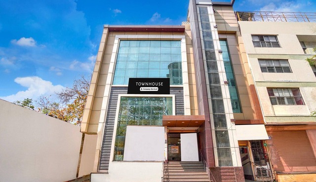 Townhouse Z Square Mall