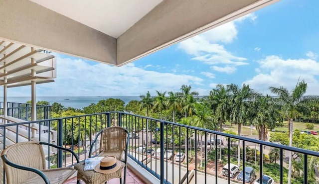 Tropical Sunsets Oceanview Resort Stay with Pool in Darwin