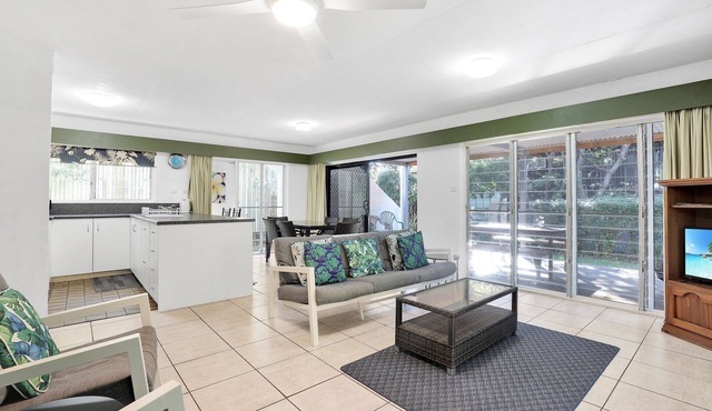 Two bedroom unit in central location and only minutes walk to Deadmans. in Point Lookout