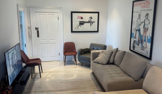Unique Executive Apartment in Sandstone Manor in Bronte