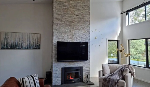 Unique Villa Amore With hot Swim spa in Daylesford in Hepburn