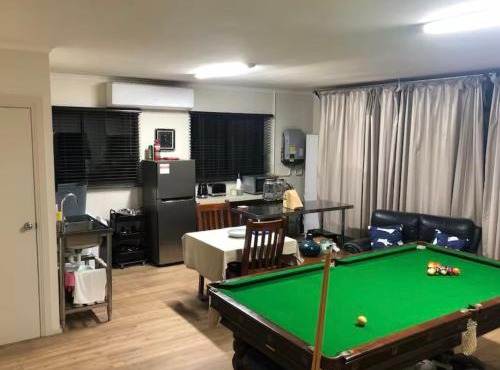 Unique Zone half house with games room & outdoor jacuzzi in Maiden Gully, Bendigo in Bendigo