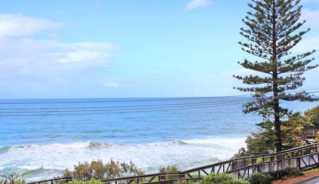 Unit 5 'Phoenix Apartments' in Coolum Beach