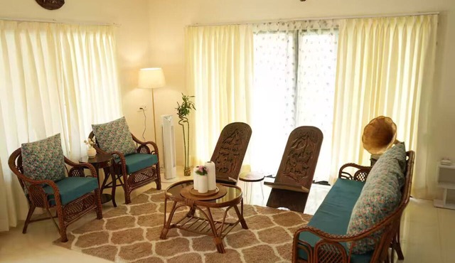 Vayavia White House / Where Comfort Feel Like Home