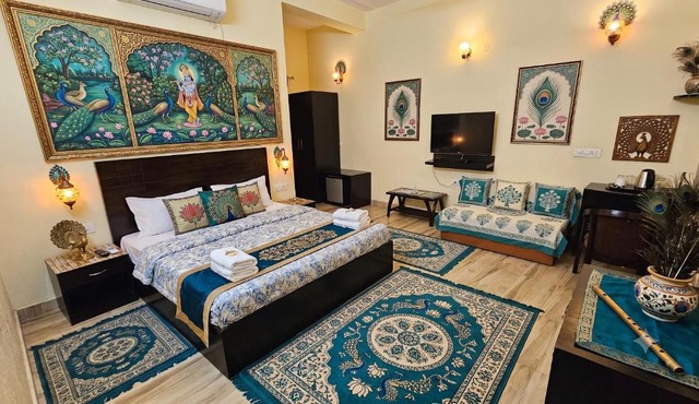 Vrindavan Spiritual Stay in Vrindāvan