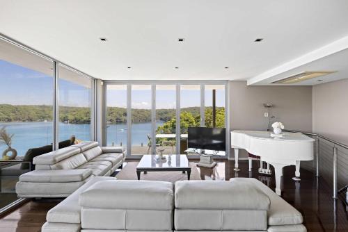 Waterfront Ensuite Queen Room - Luxury & Comfort Place in Caringbah South in Lilli Pilli