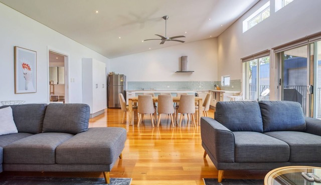 Welcome to 523 by the Sea – Your Coastal Retreat in Busselton in Broadwater