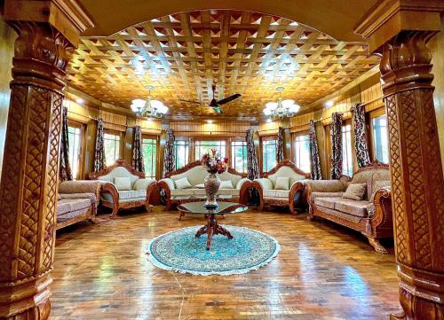 Zakiyas Homestay in Srinagar