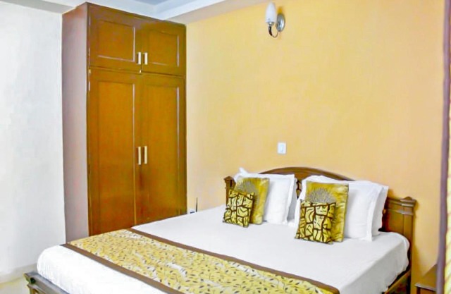 Apartment with Wi-Fi in Saket, New Delhi, by GuestHouser 14949